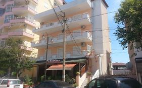 Christos Apartments
