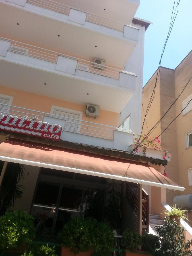 Christos Apartments Sarandë Esterno foto