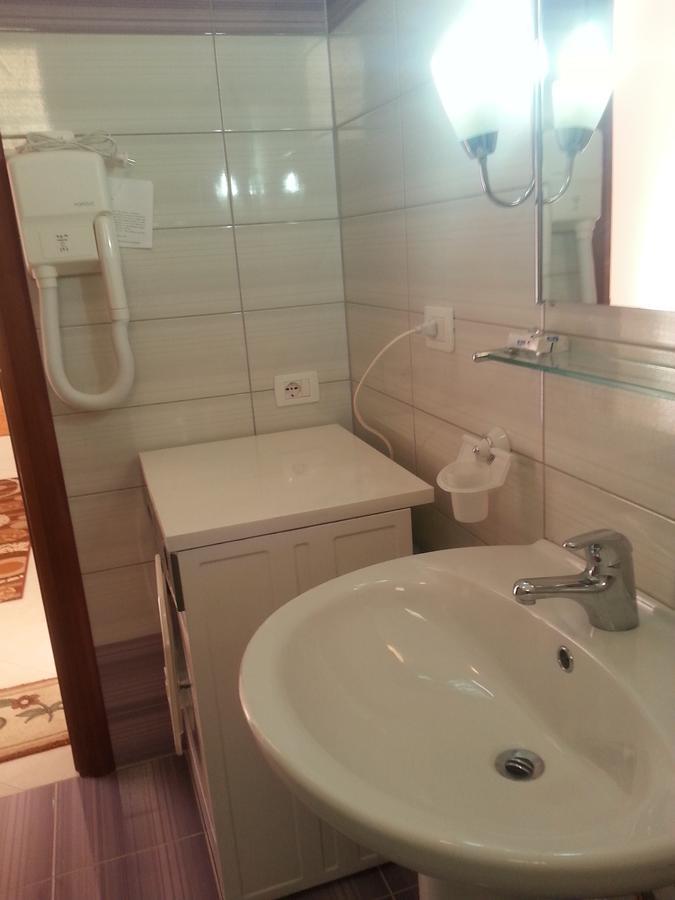 Christos Apartments Sarandë Esterno foto